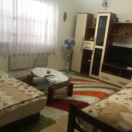Nis Apartman Extérieur photo