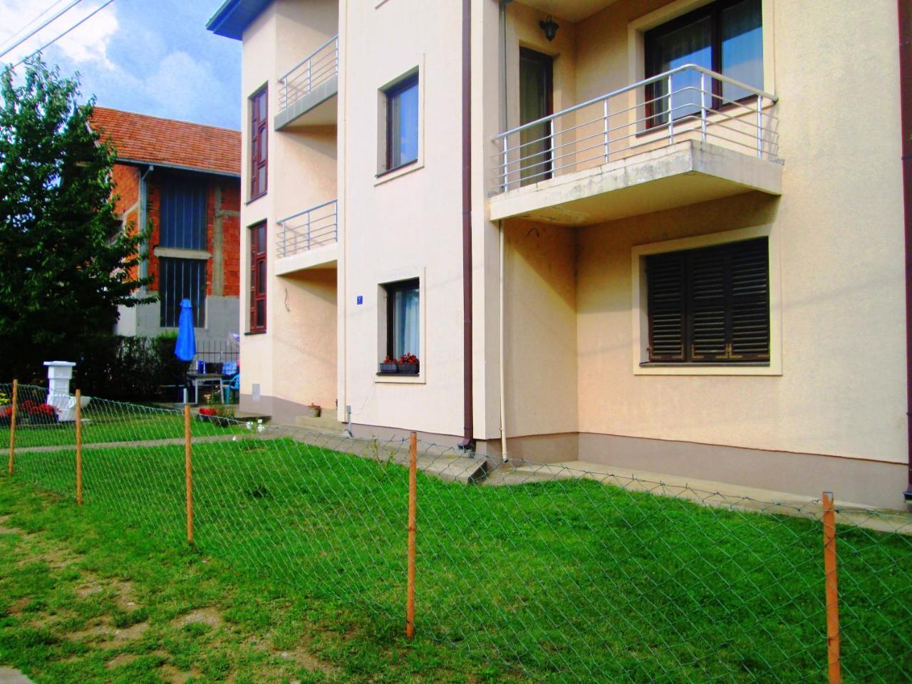 Nis Apartman Extérieur photo